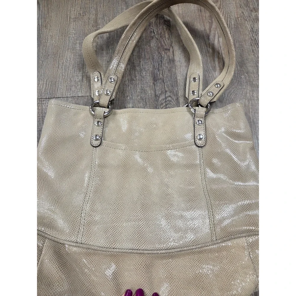 B. MAKOWSKI Tan Shimmer 100% Leather Logo Women Handbag Purse Tote Shoulder Bag